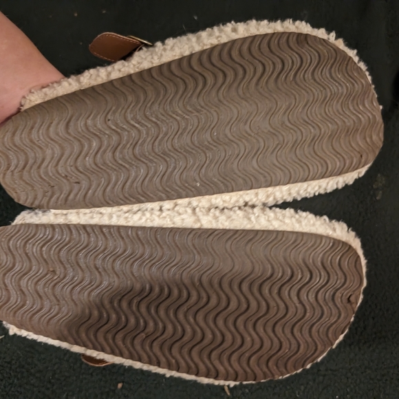 Slip-ons - Picture 2 of 3